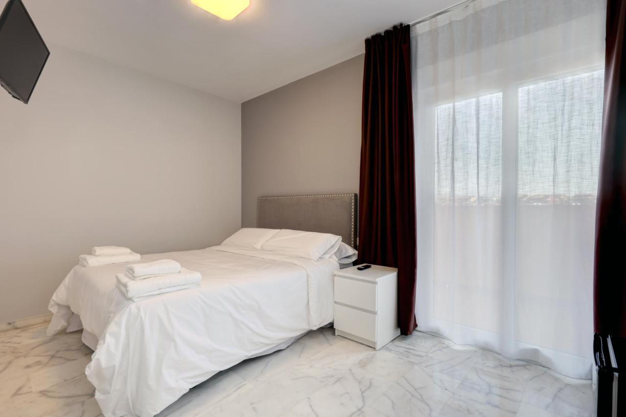 Hostal 37 เอสเตโปนา ภายนอก รูปภาพ
